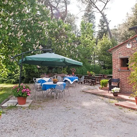 Montecchio Sleeps 3 With Pool Apartment *