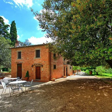 Montecchio Sleeps 3 With Pool Apartment