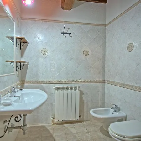 Montecchio Sleeps 3 With Pool Apartment Cortona