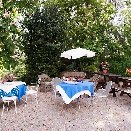 Apartment Montecchio Sleeps 3 With Pool